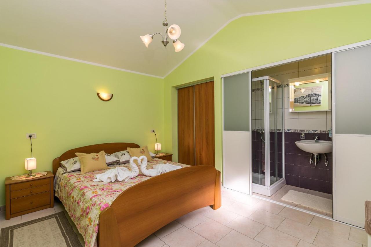 Apartments Korina Kanfanar Ngoại thất bức ảnh