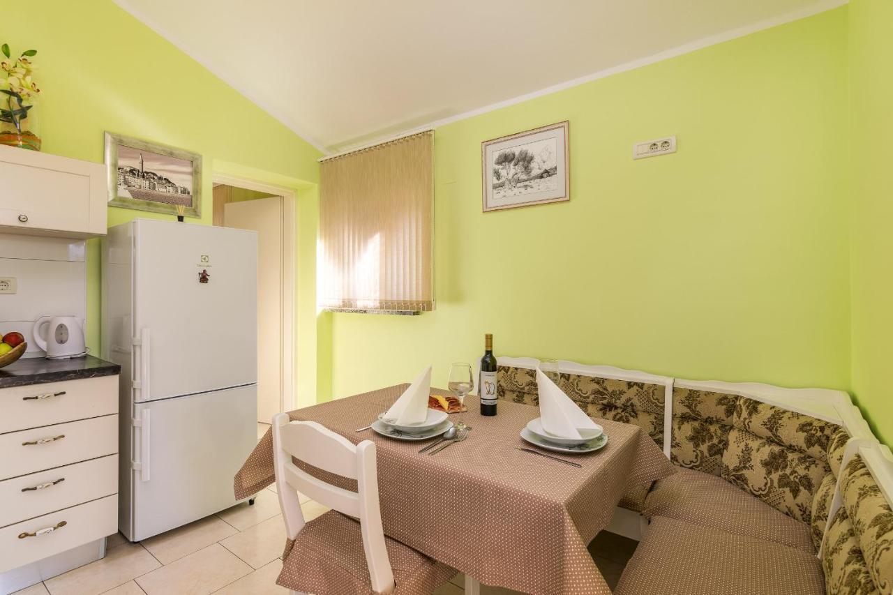 Apartments Korina Kanfanar Ngoại thất bức ảnh