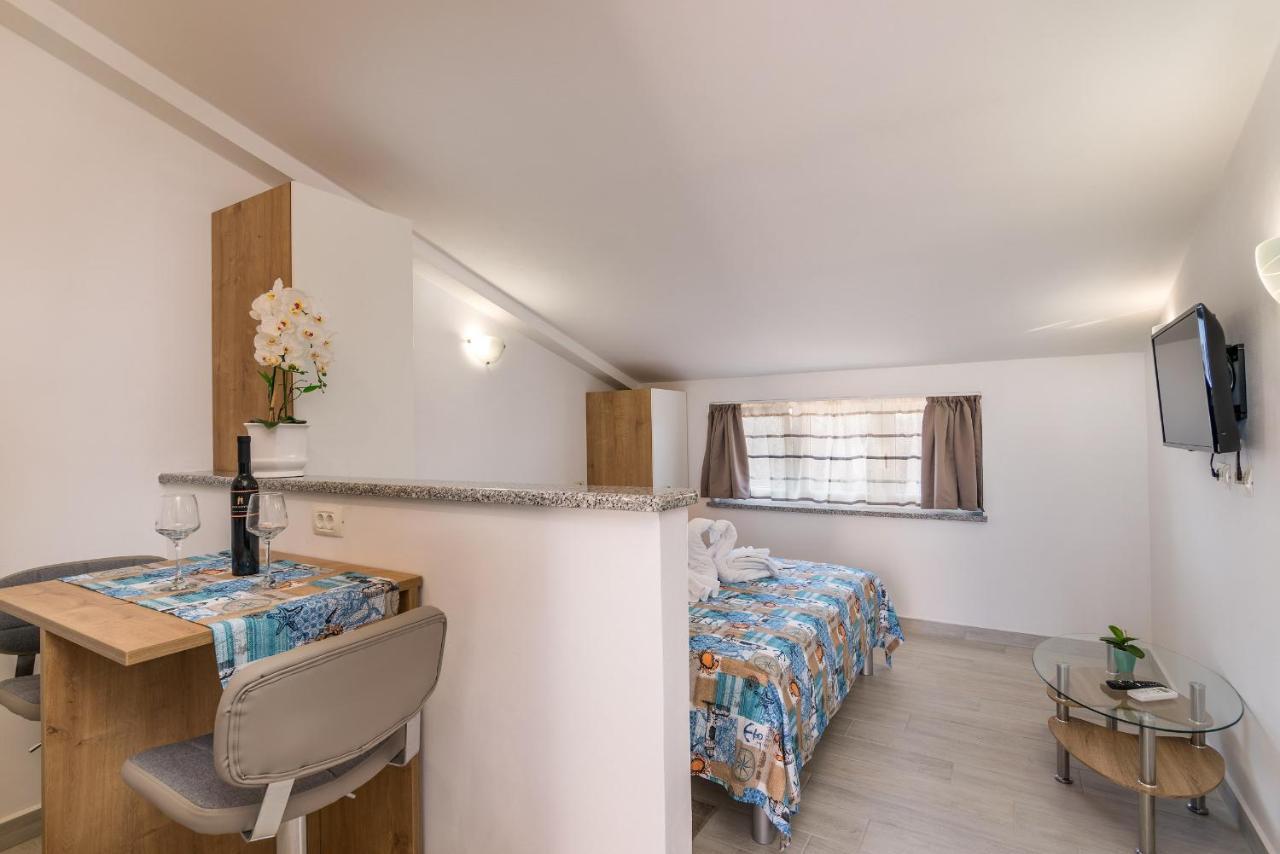 Apartments Korina Kanfanar Ngoại thất bức ảnh