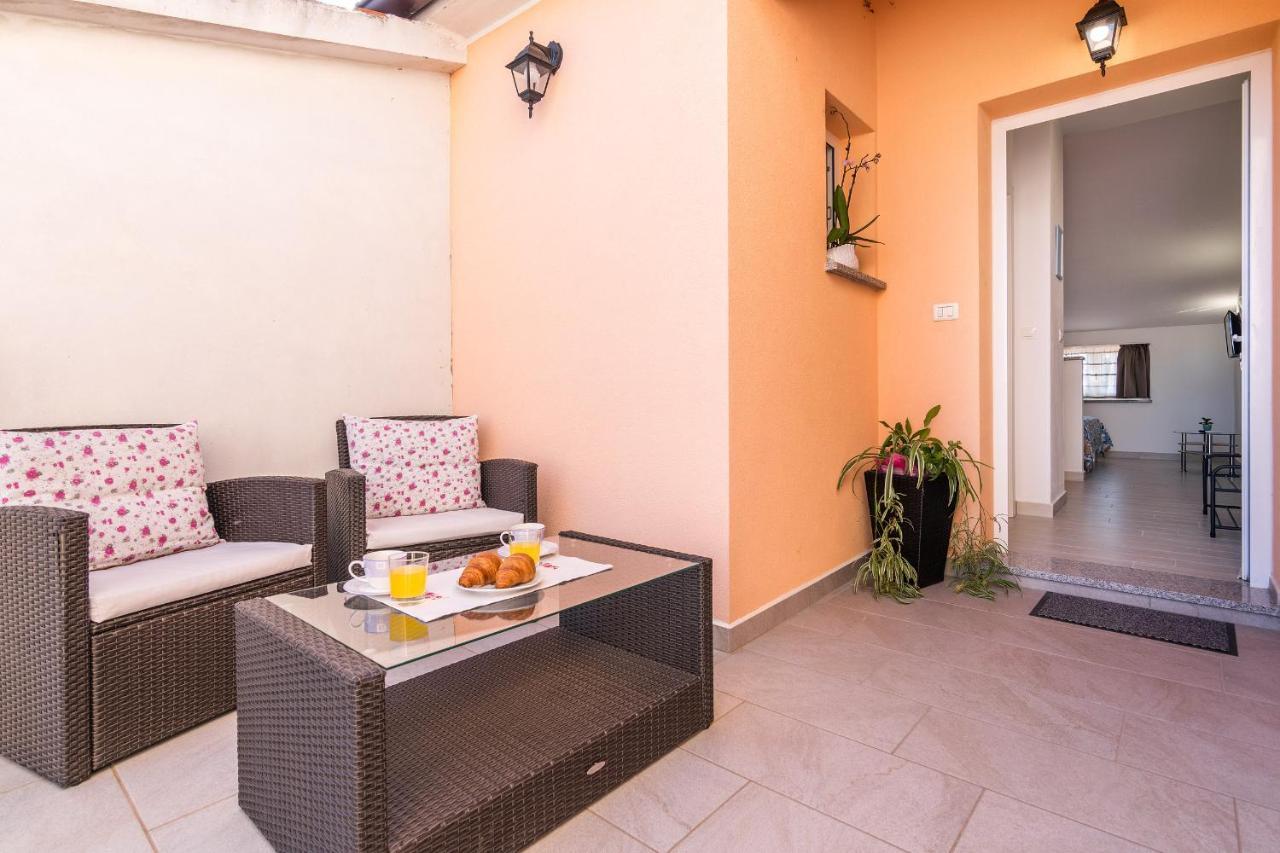 Apartments Korina Kanfanar Ngoại thất bức ảnh