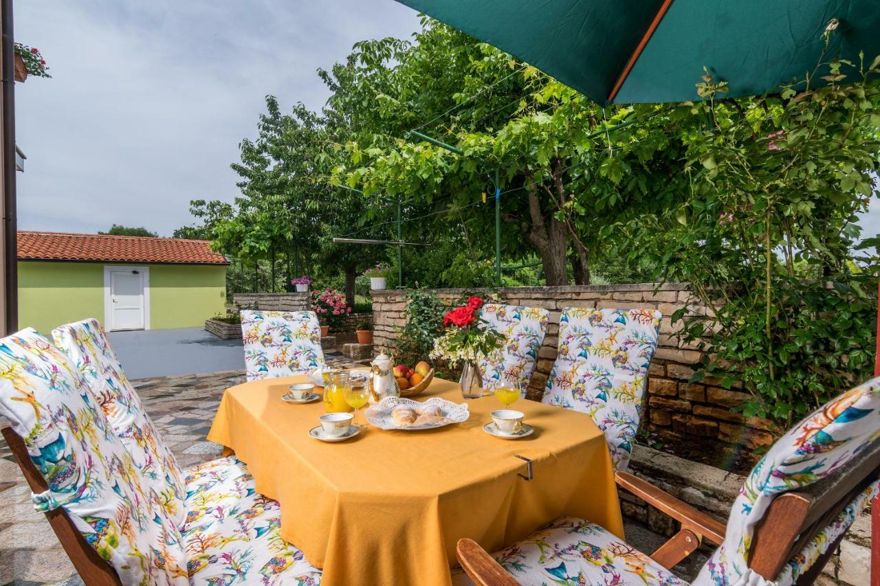 Apartments Korina Kanfanar Ngoại thất bức ảnh