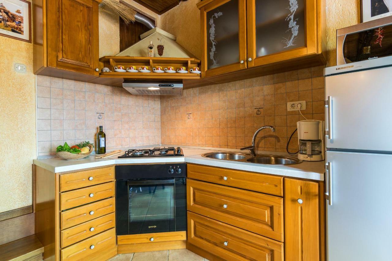 Apartments Korina Kanfanar Ngoại thất bức ảnh
