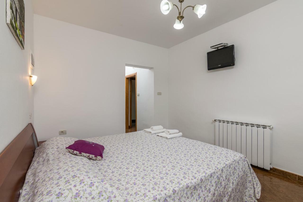 Apartments Korina Kanfanar Ngoại thất bức ảnh